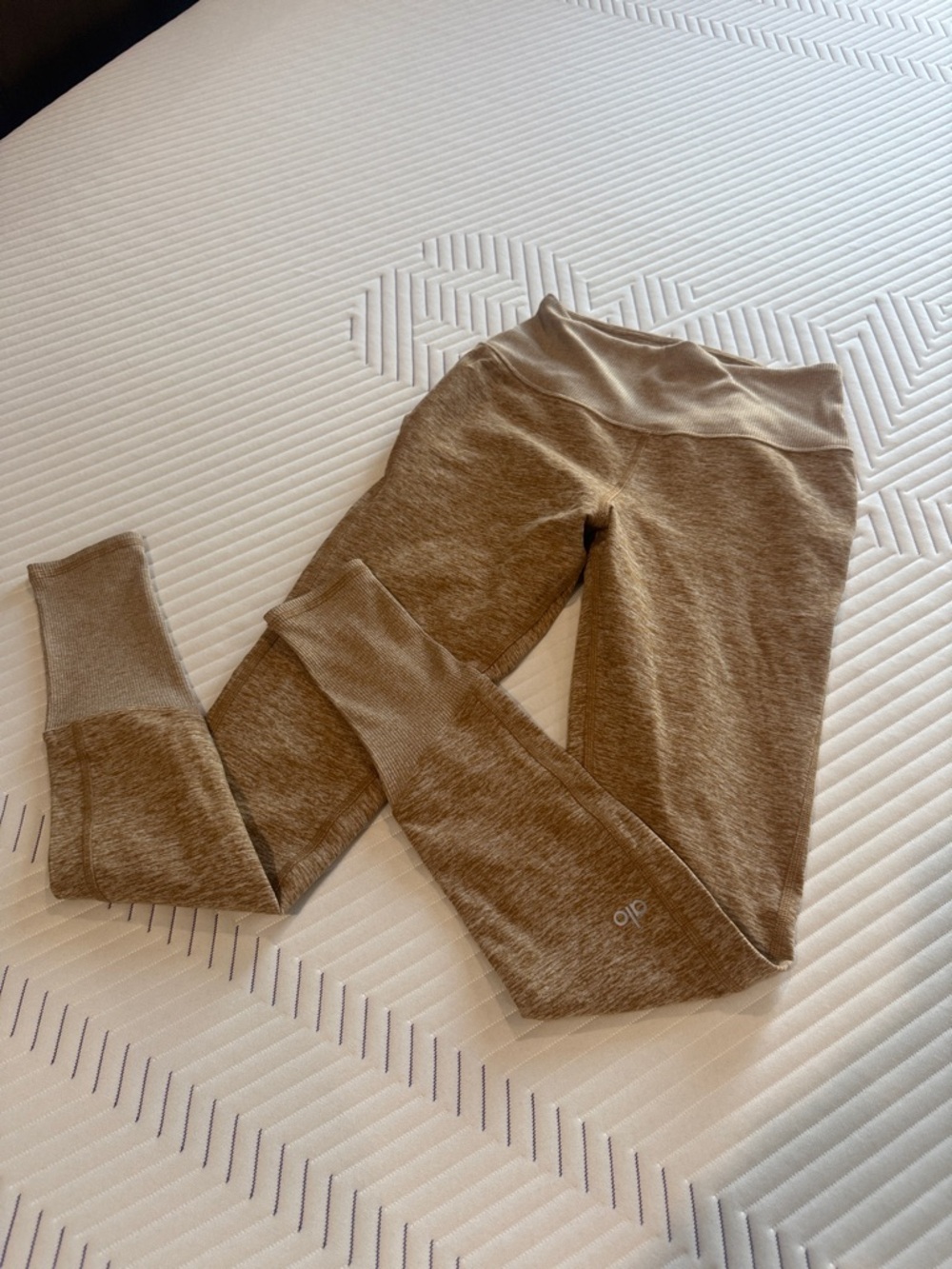 Alo Yoga High-Waist Alosoft Lounge Leggings -Small